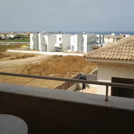 Artemis Karas Holidays * Paralimni